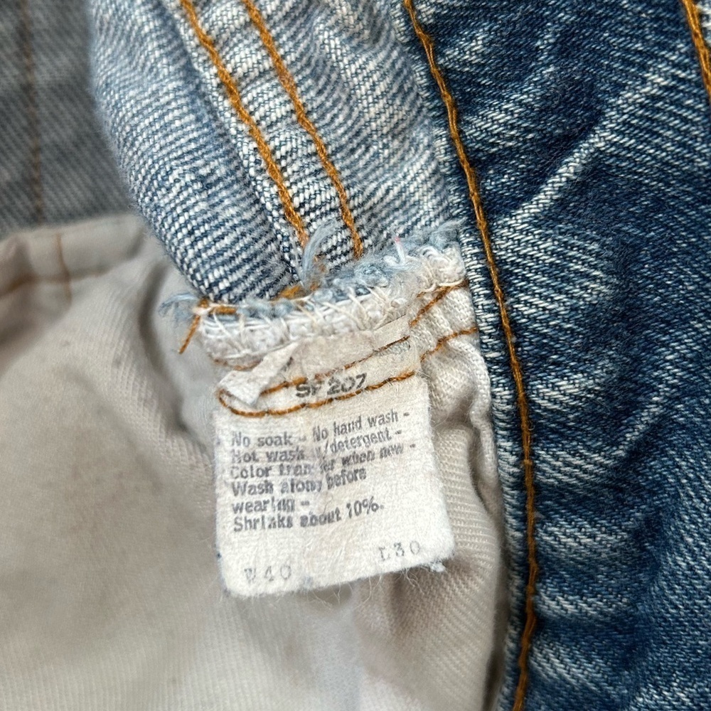 1980s Levi’s 501 Distressed Medium Stonewash Vintage Jeans 40x30 - Picture 3 of 11